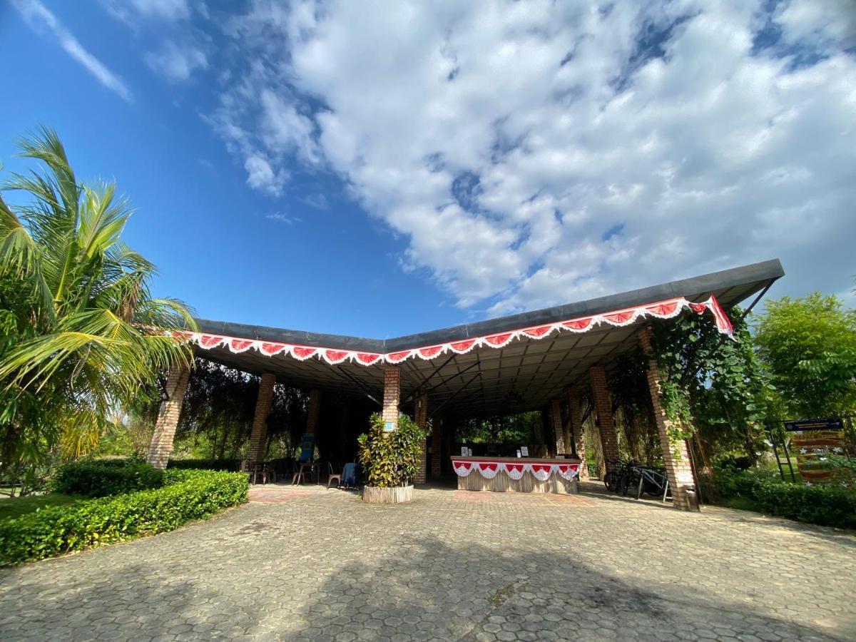 "D'Bamboo Kamp" Desa Wisata Ekang Lagoi Exterior foto