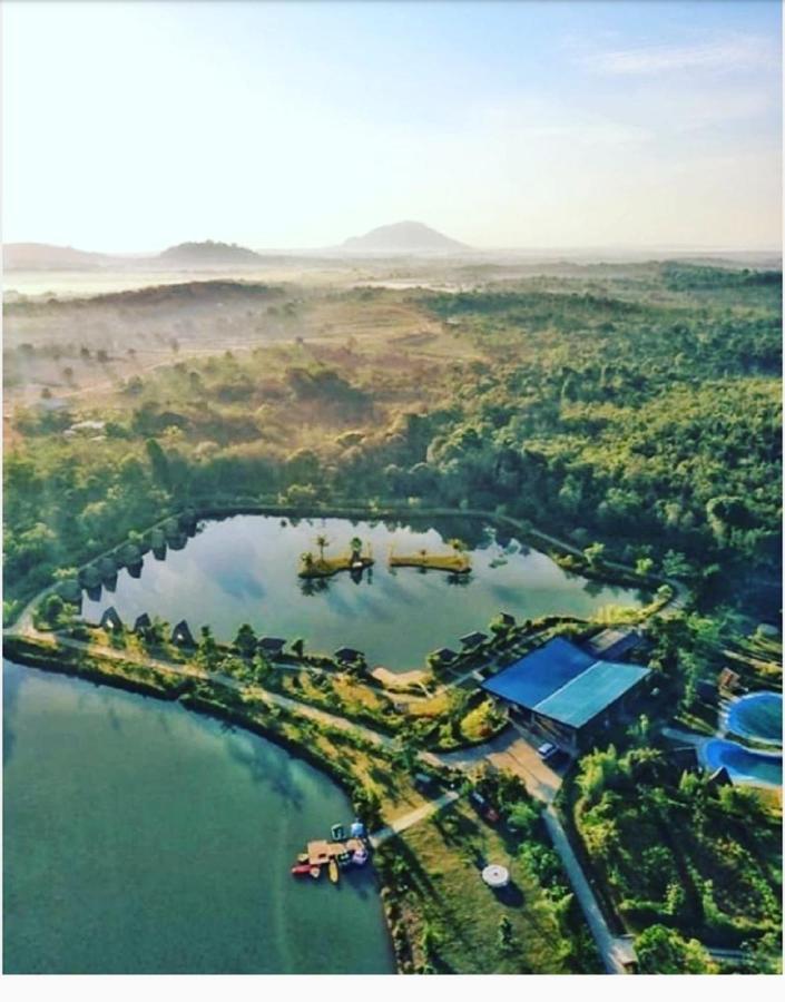 "D'Bamboo Kamp" Desa Wisata Ekang Lagoi Exterior foto